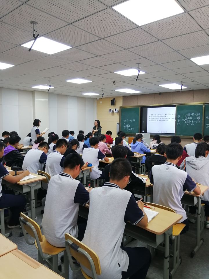 徐静上课.jpg