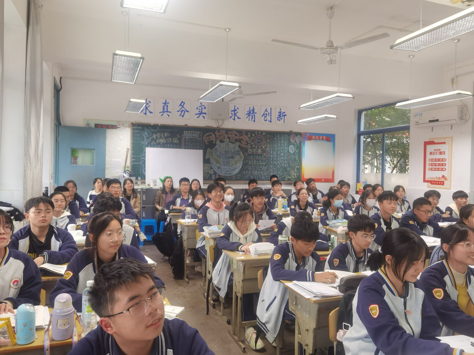 10.27听课照片.jpg