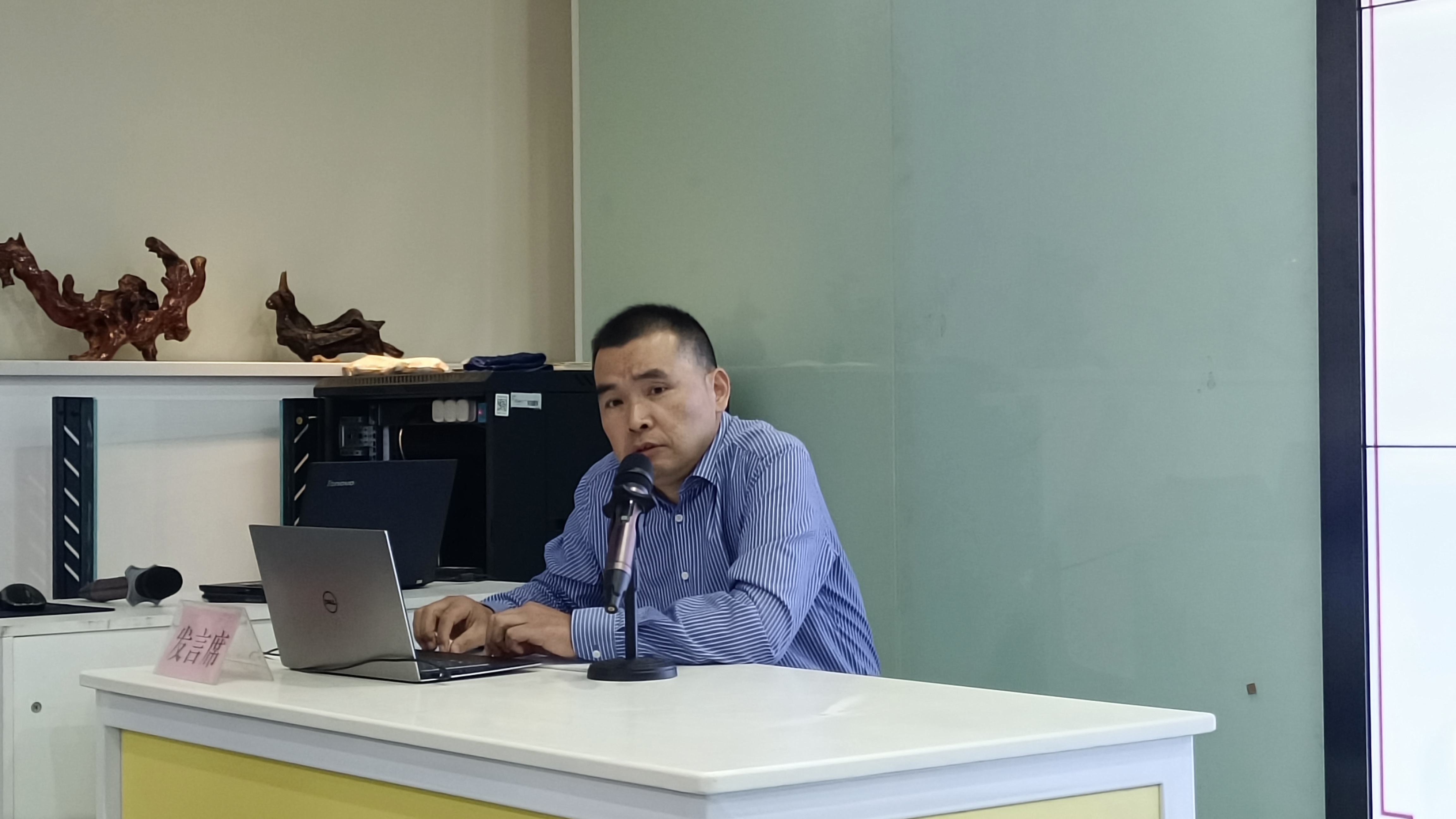 郑永圣主任.jpg 郑永圣主任.jpg