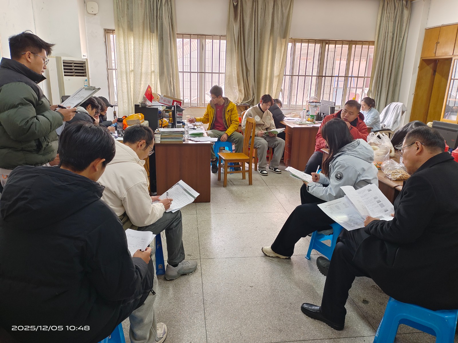 评课照片1.jpg 评课照片1.jpg