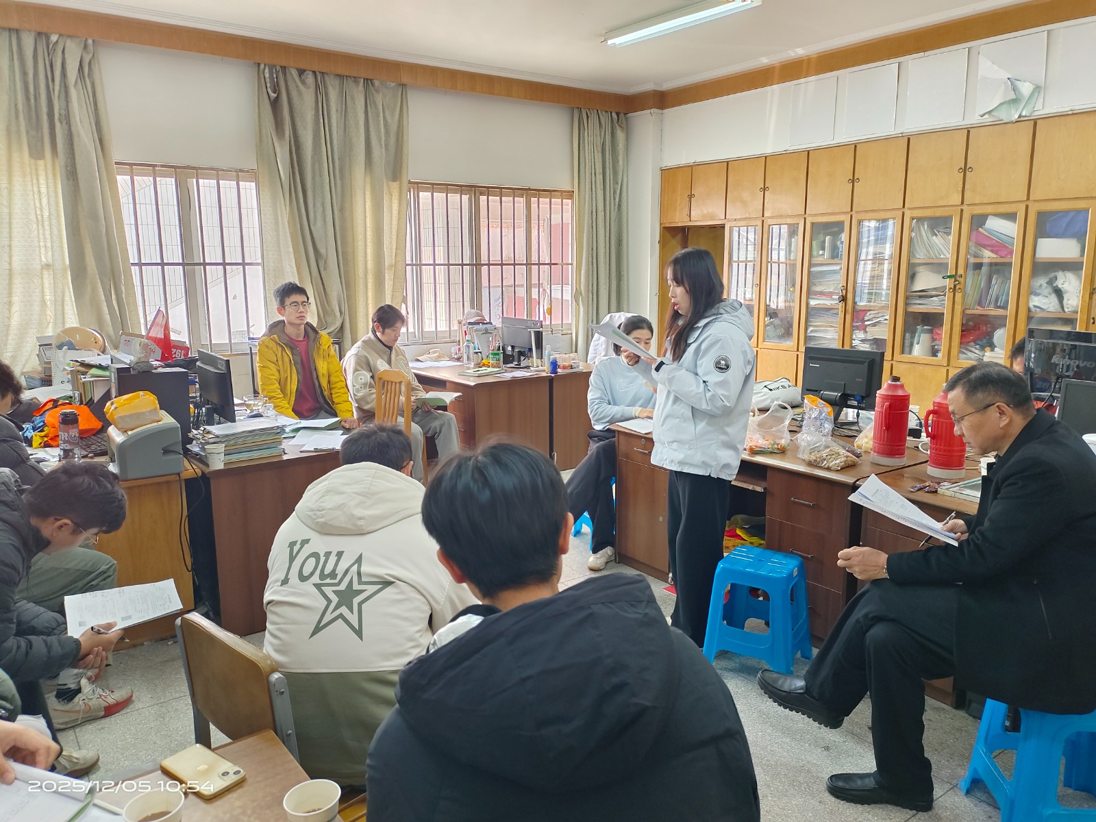 评课照片2.jpg 评课照片2.jpg