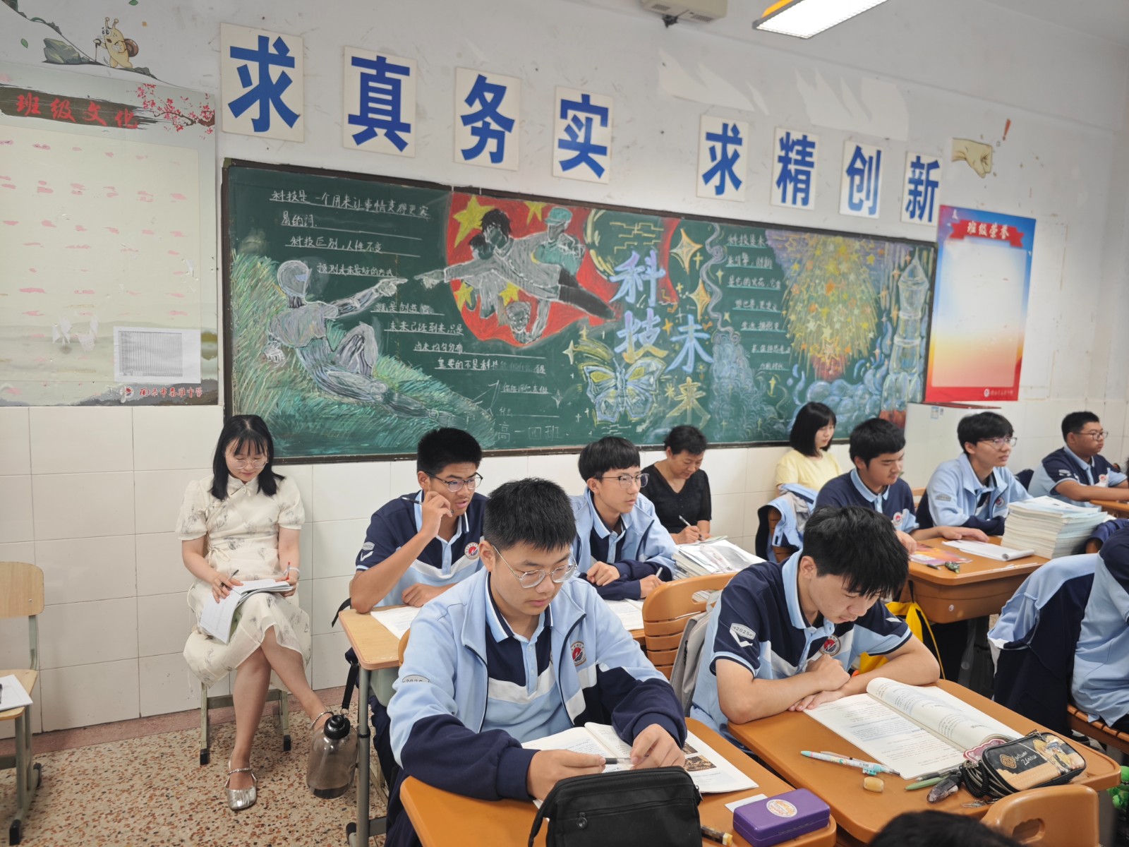 9.25听课照片.jpg 9.25听课照片.jpg