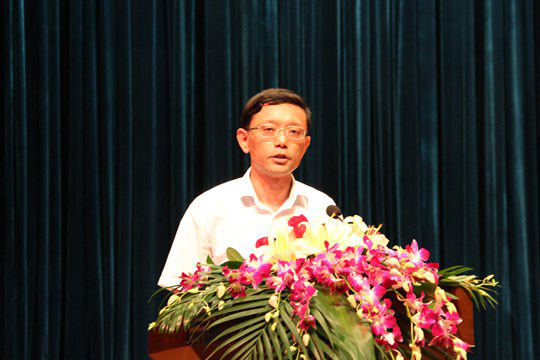 江苏省委教育工委副书记潘漫在报告会上讲话