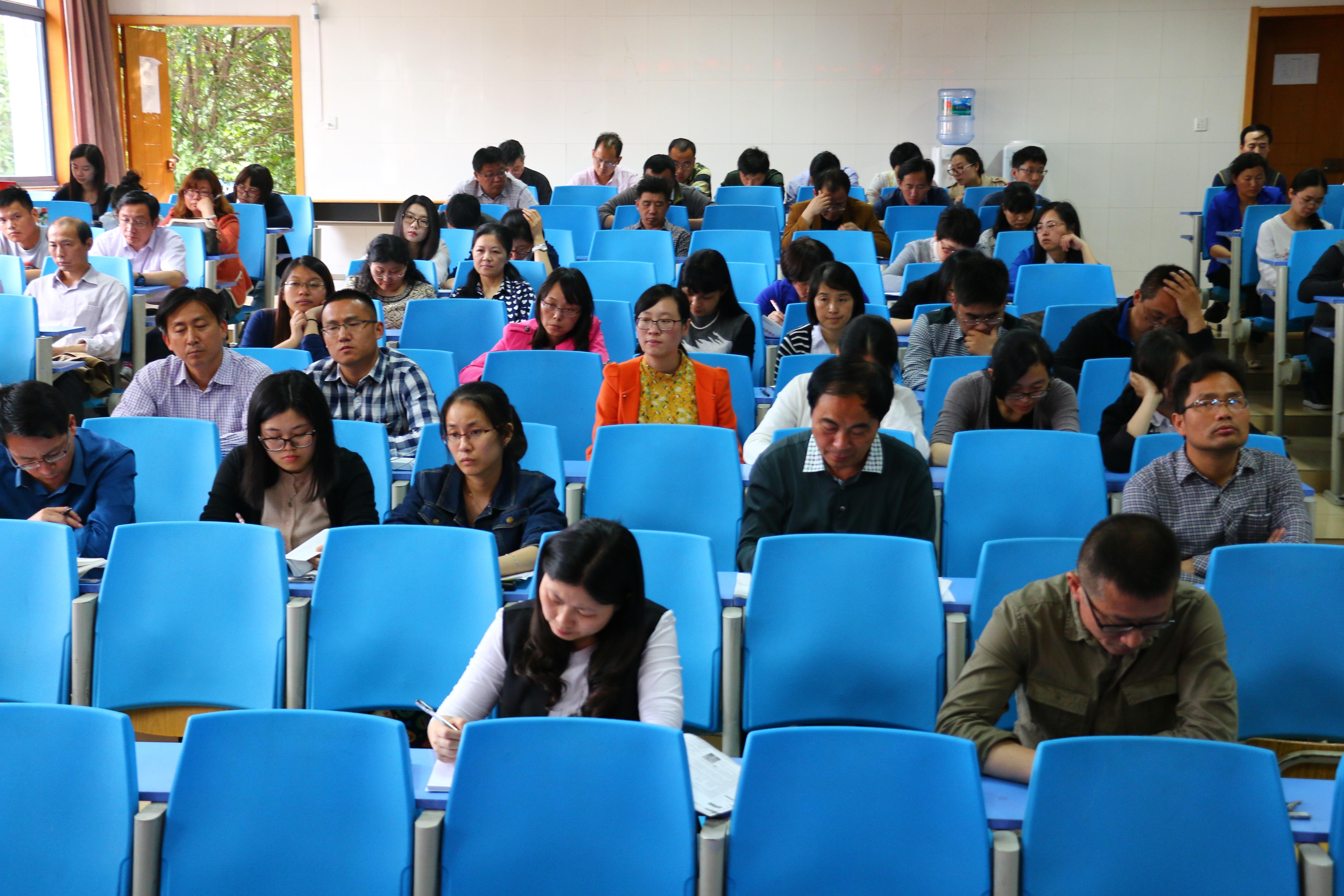 南京市秦淮中学党总支召开"两学一做"学习教育座谈会